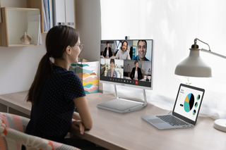 Yealink DeskVision A24: Hibrit Ofis için Çığır Açan Masaüstü İşbirliği Çözümü